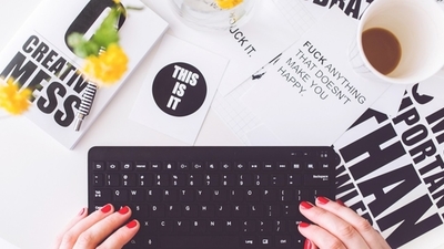 Middle girl writing on a black keyboard